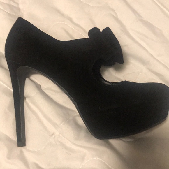 Gianni Bini Mary Jane style platforms with bow - Picture 2 of 3